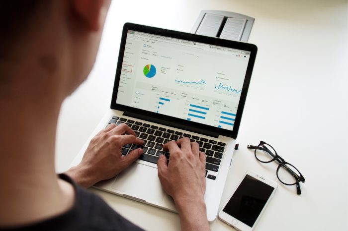 I want to invest for a short period of time that gives a return higher than the interest rate on a deposit. Is there something like this?