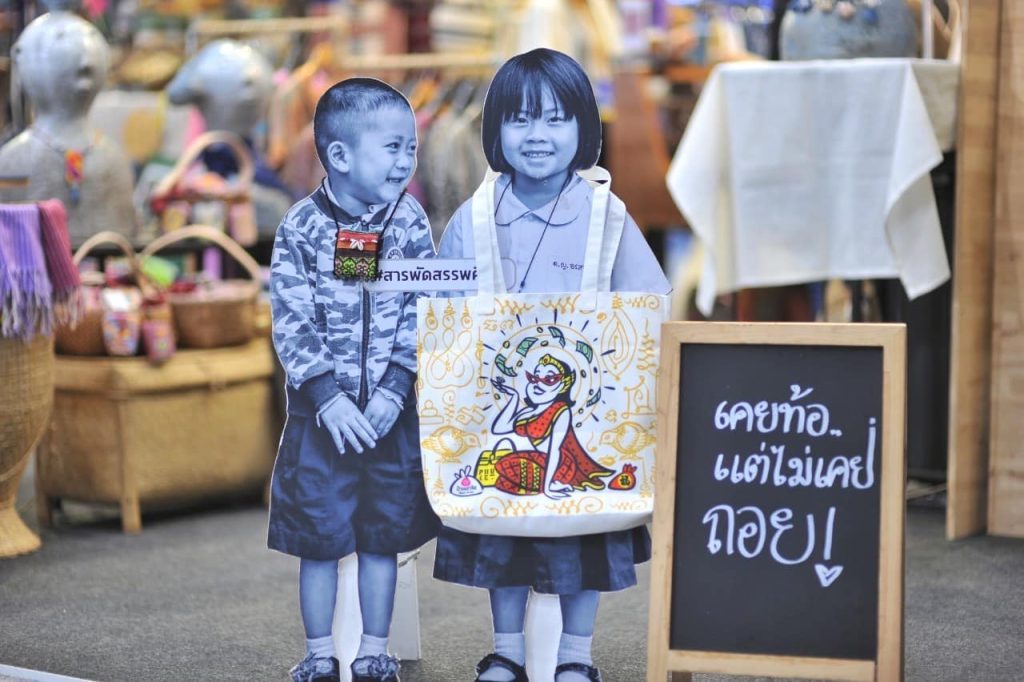 All kinds of art, a place to select a variety of community products, handmade and made with heart.