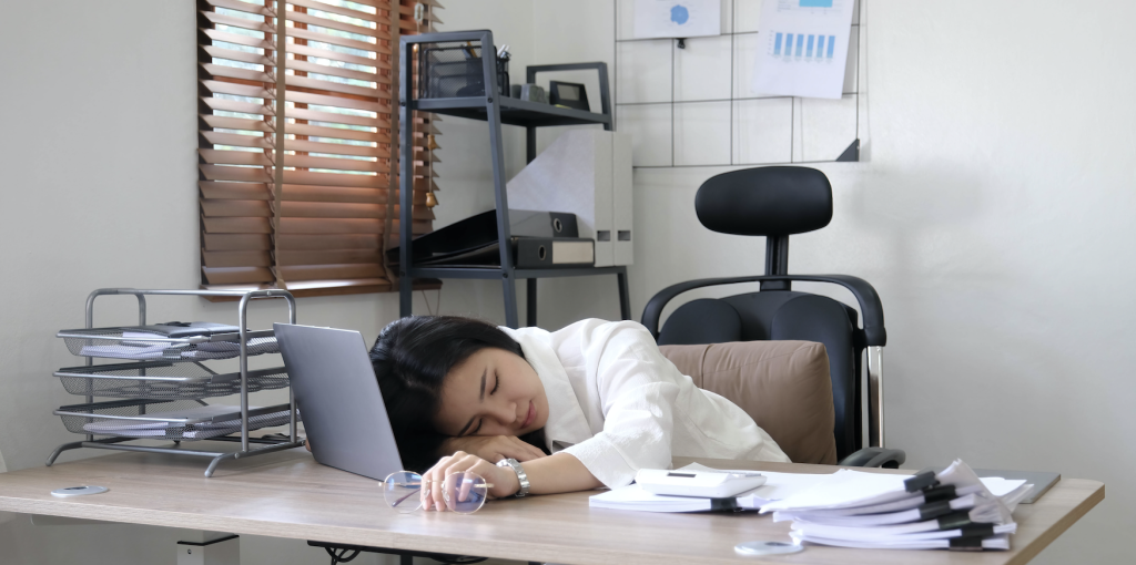 Get enough sleep for good leadership. Tips for peak performance.