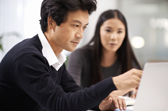 Leaders Eat Last | 10 Important Lessons from Simon Sinek That Leaders Should Know